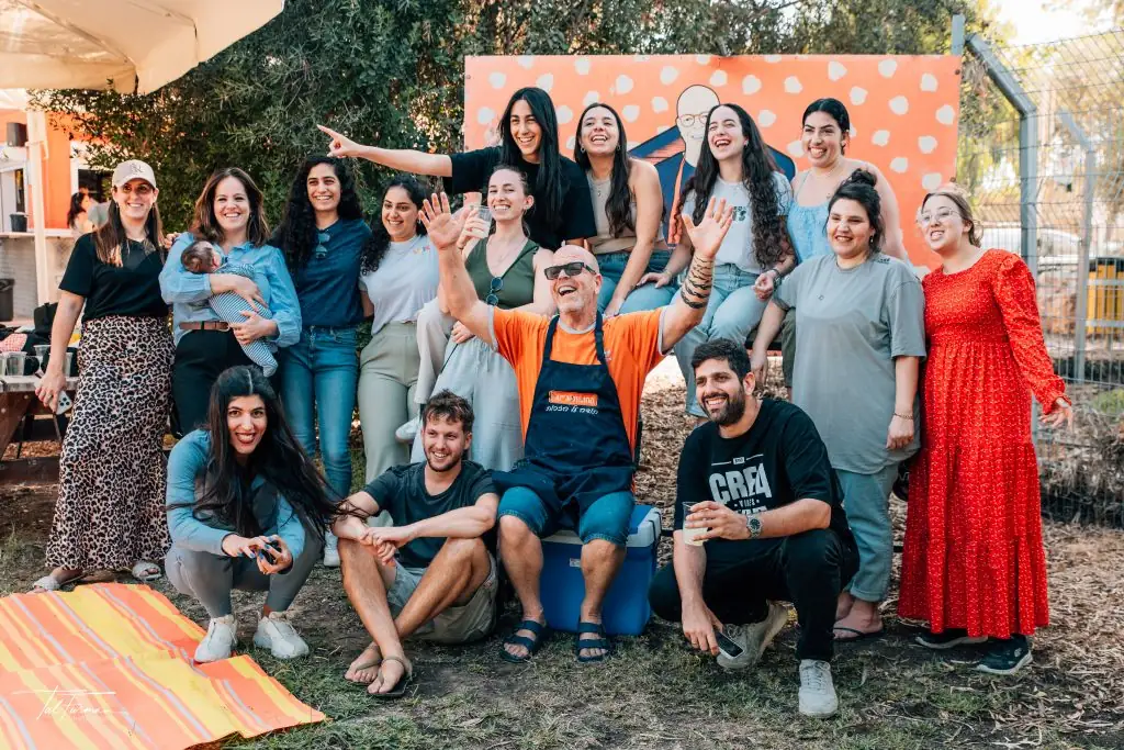 יוצרים מצלמים יחד ביום קהילה